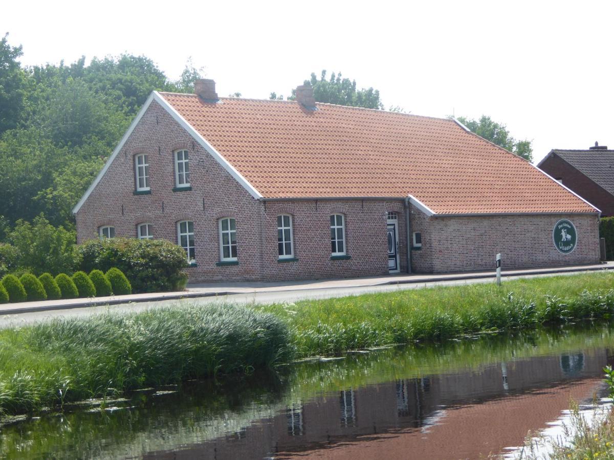 Ferienwohnung Gulf Im Gulfhof Am Kanal Grossefehn Bagian luar foto