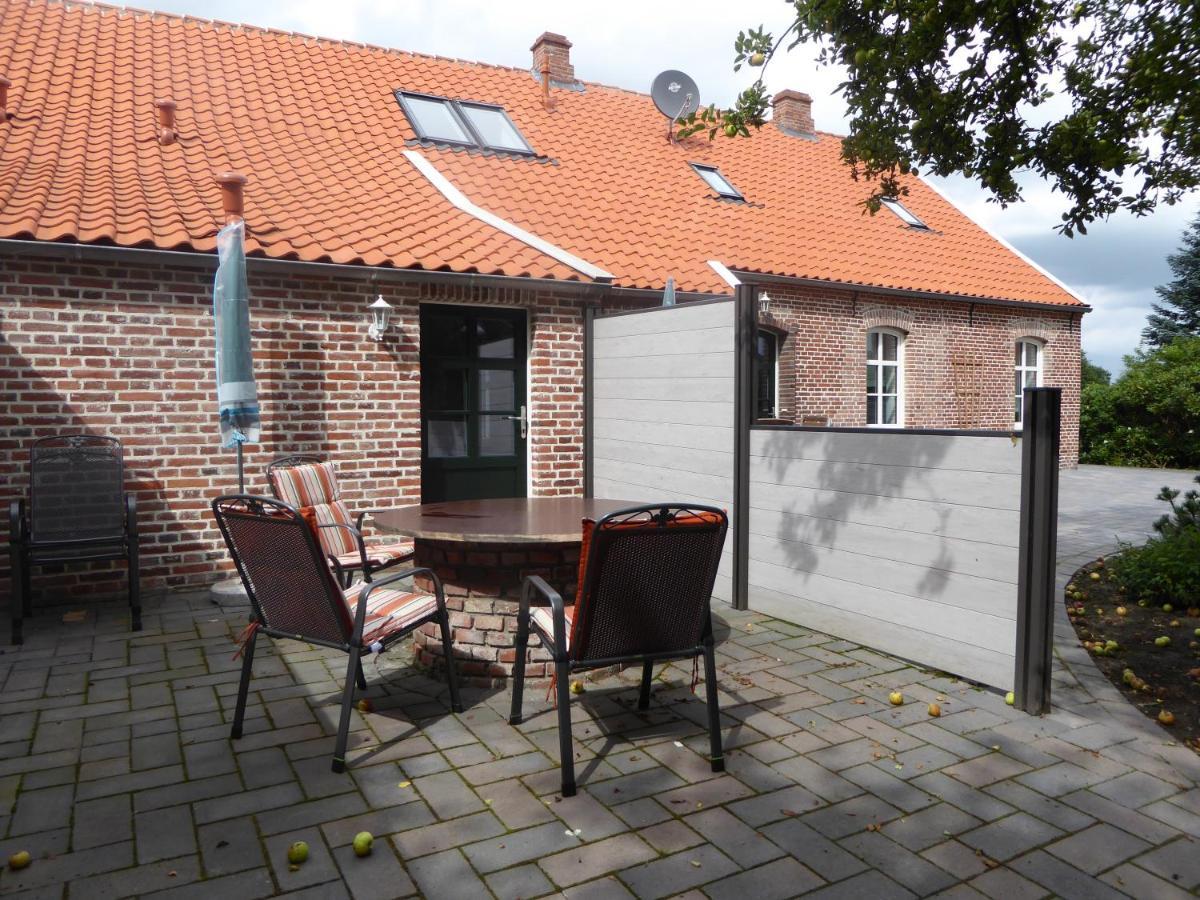 Ferienwohnung Gulf Im Gulfhof Am Kanal Grossefehn Bagian luar foto